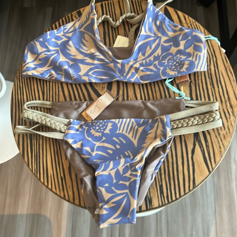 Seea size small reversible bikini top and bottom. New